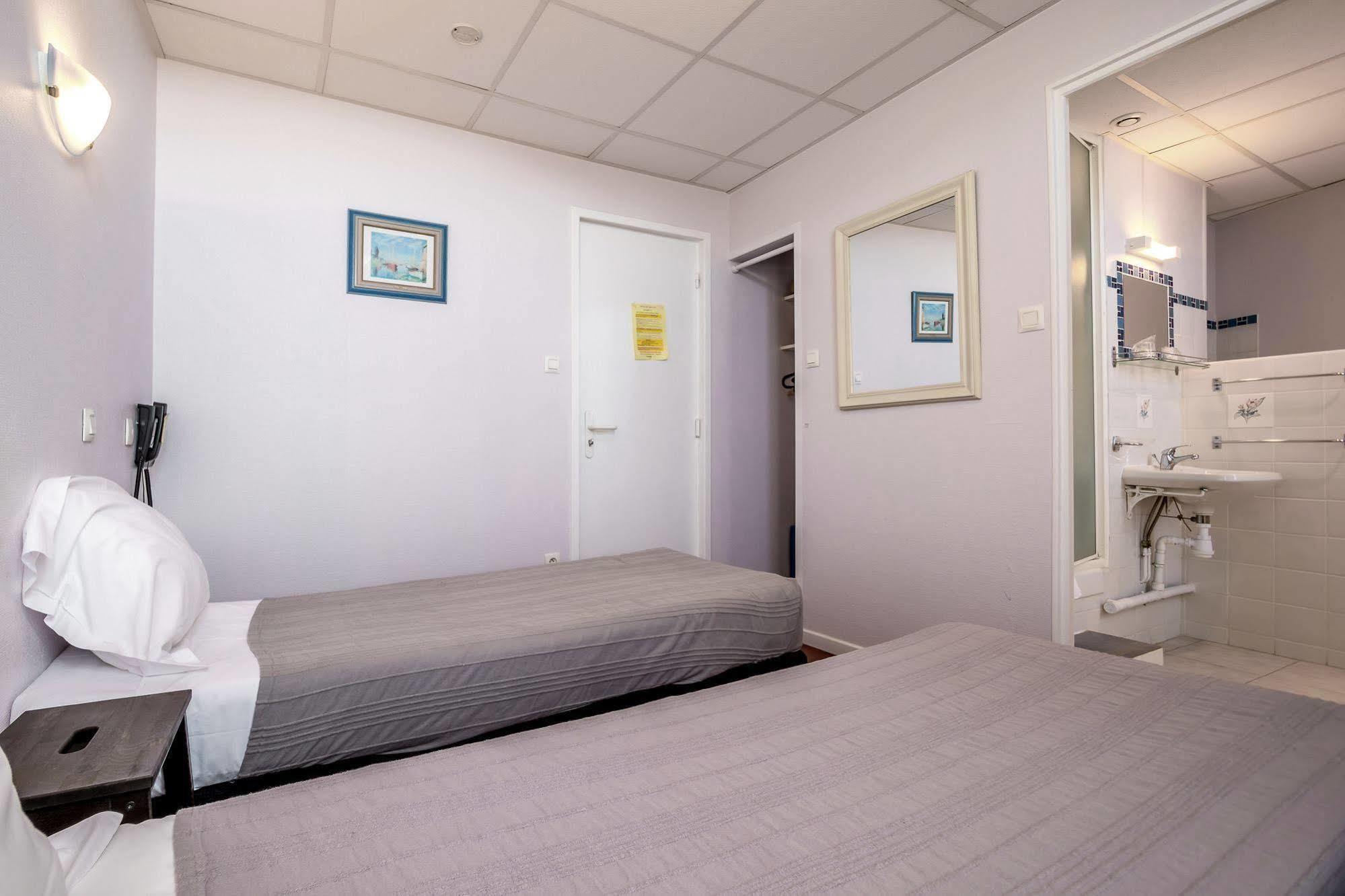 Hotel Des Moulins Allauch Bagian luar foto