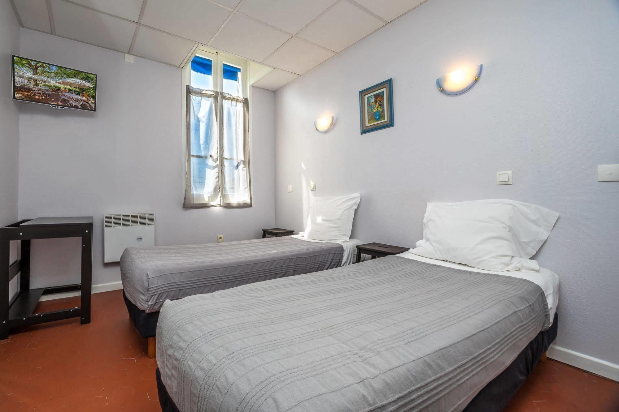 Hotel Des Moulins Allauch Bagian luar foto