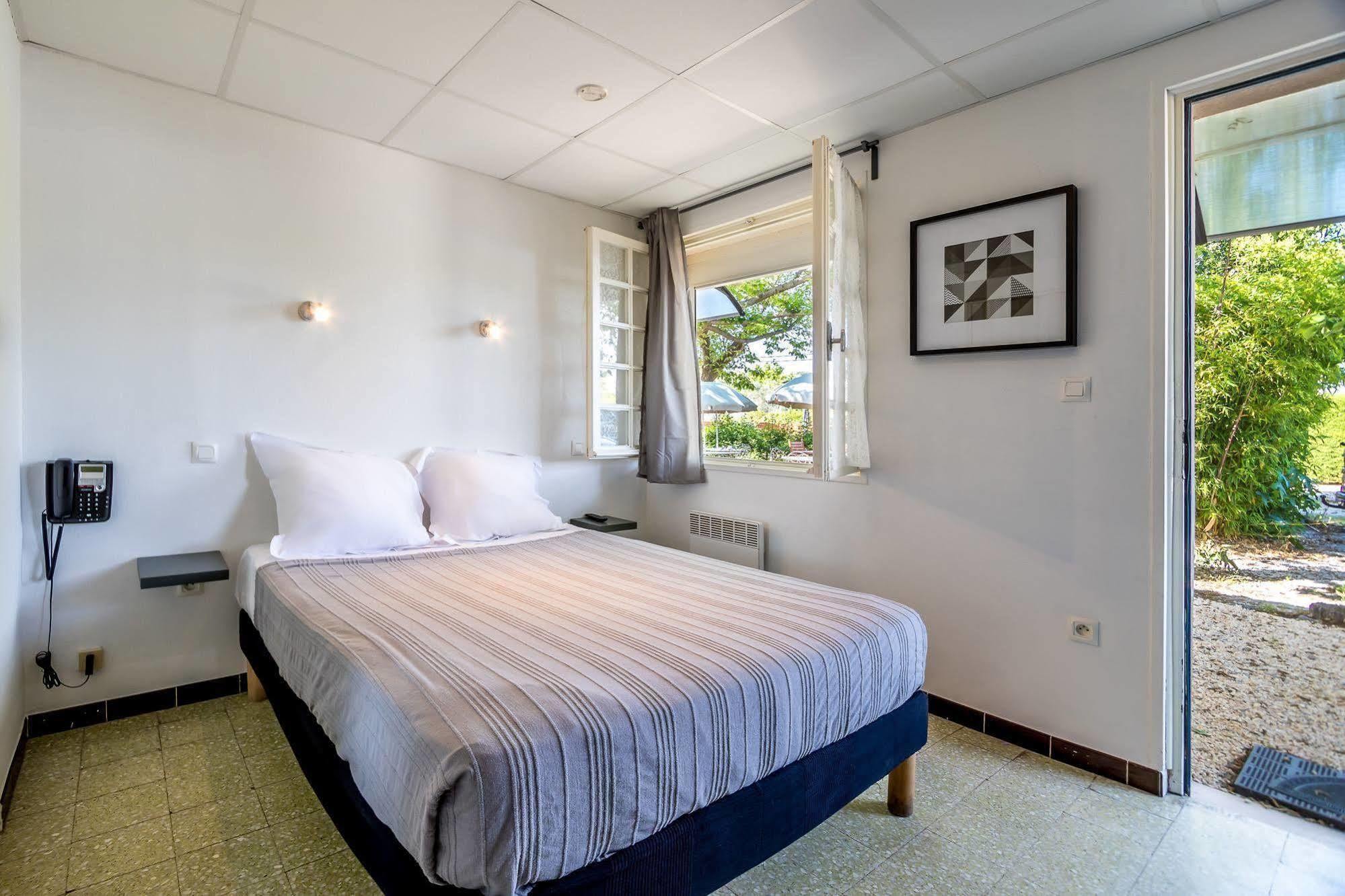 Hotel Des Moulins Allauch Bagian luar foto