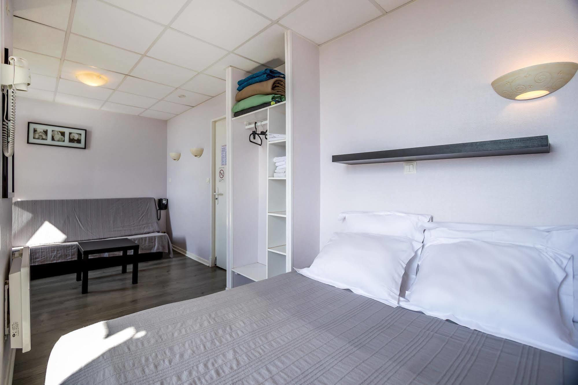 Hotel Des Moulins Allauch Bagian luar foto