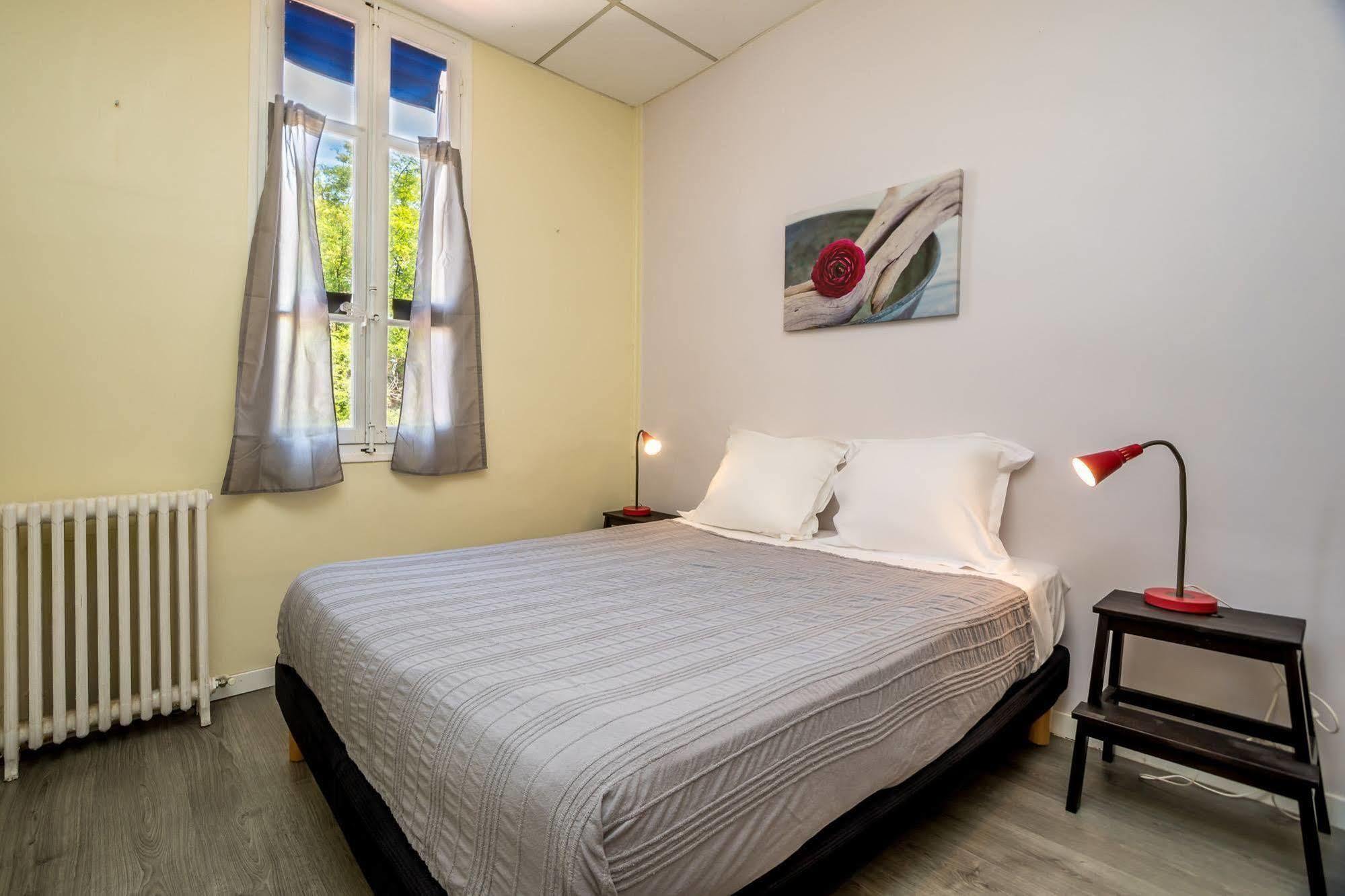 Hotel Des Moulins Allauch Bagian luar foto